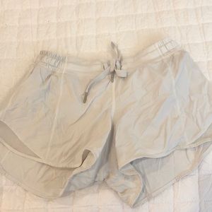 Lululemon hotty hot shorts 4” size 6